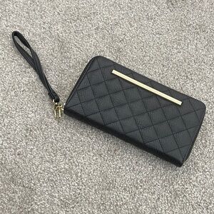 Steve Madden Black Quilted Women's Wristlet